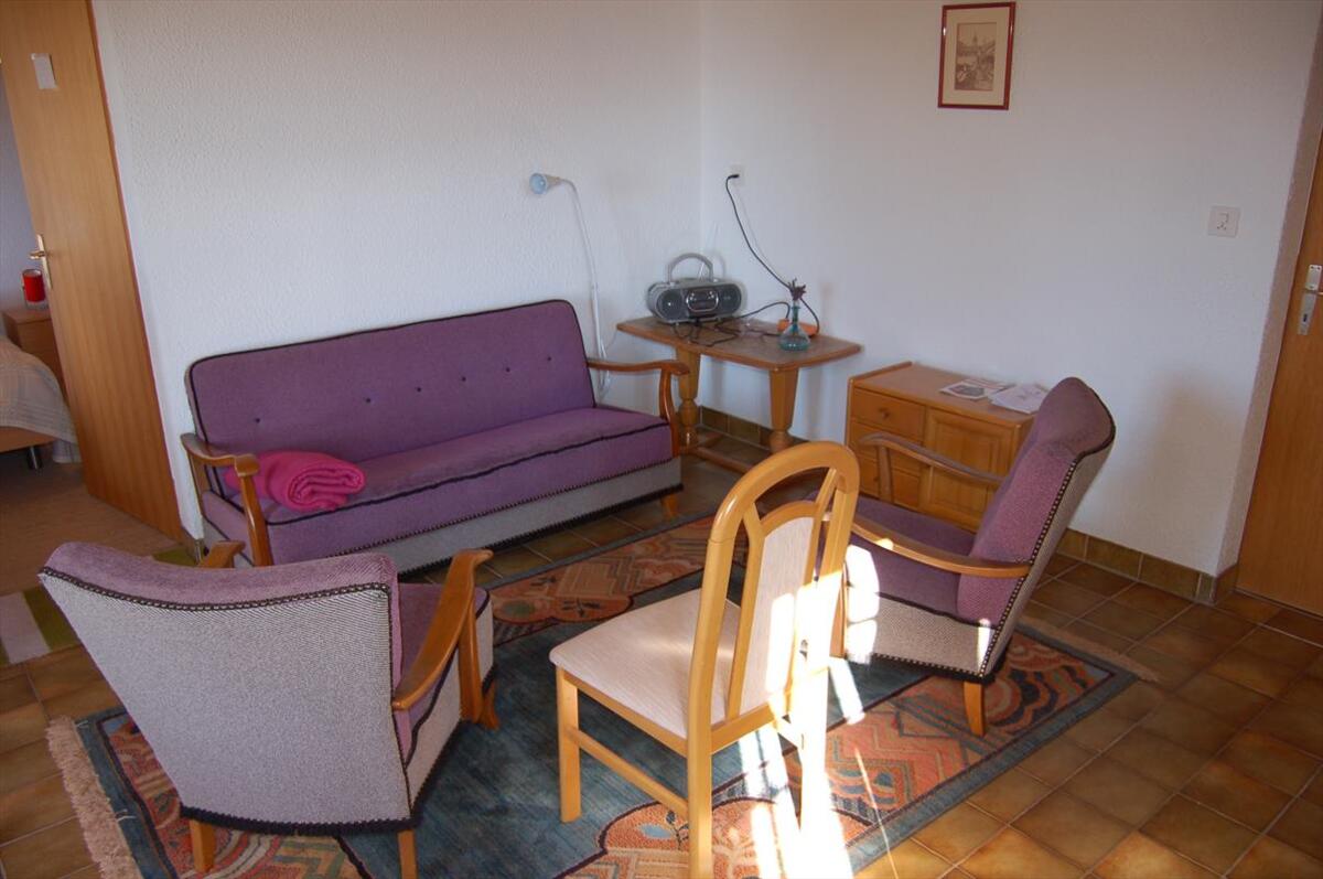 E0bb1e1b D767 4d37 A1f7 B5dffd07c07b 1200px